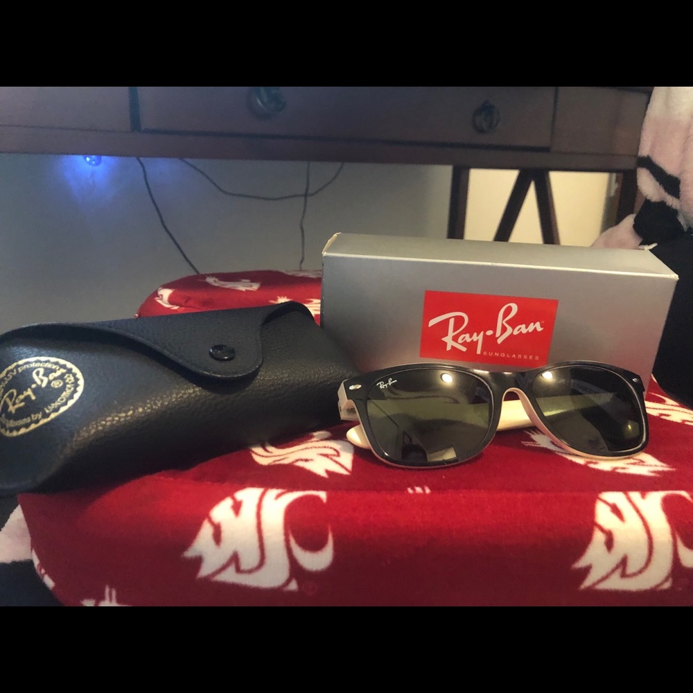 Ray-Ban Rb2132 New Wayfarer Sunglasses